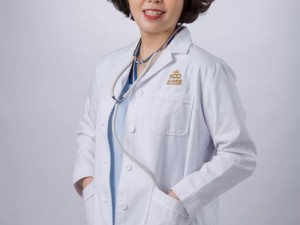 年轻的女医生 年轻女医生：坚守岗位，守护健康