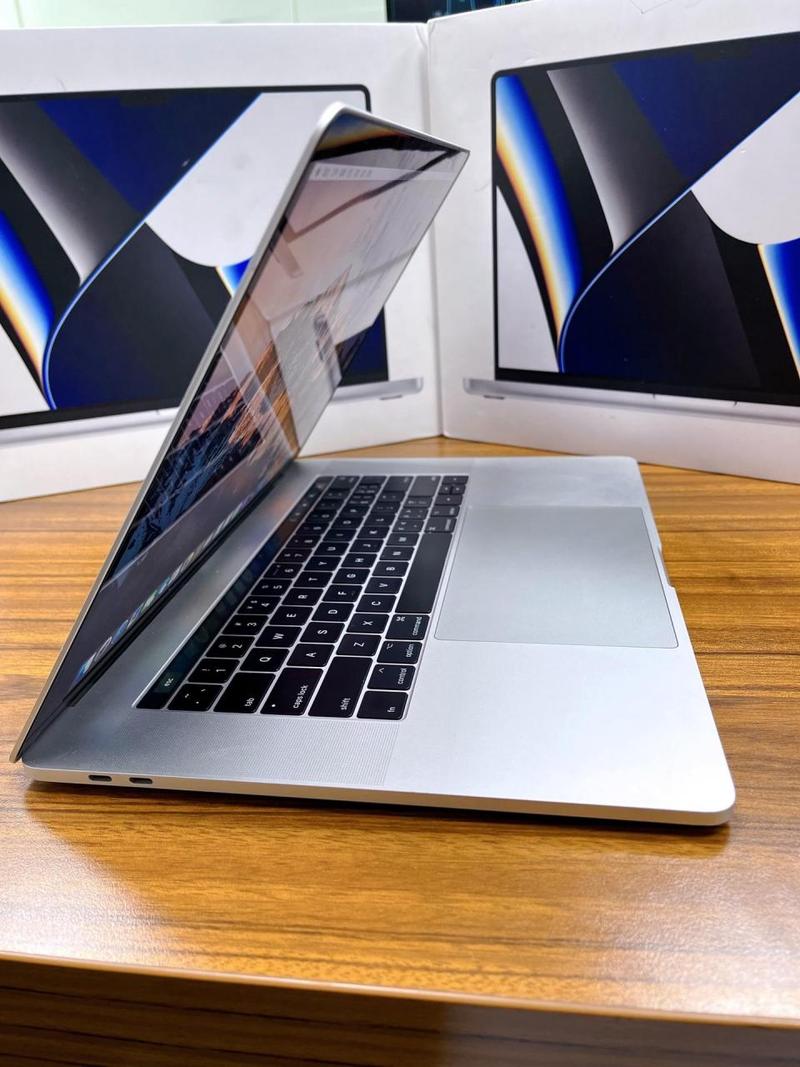 1819 岁 macbook 日本版,品质保障,性能卓越,使用流畅